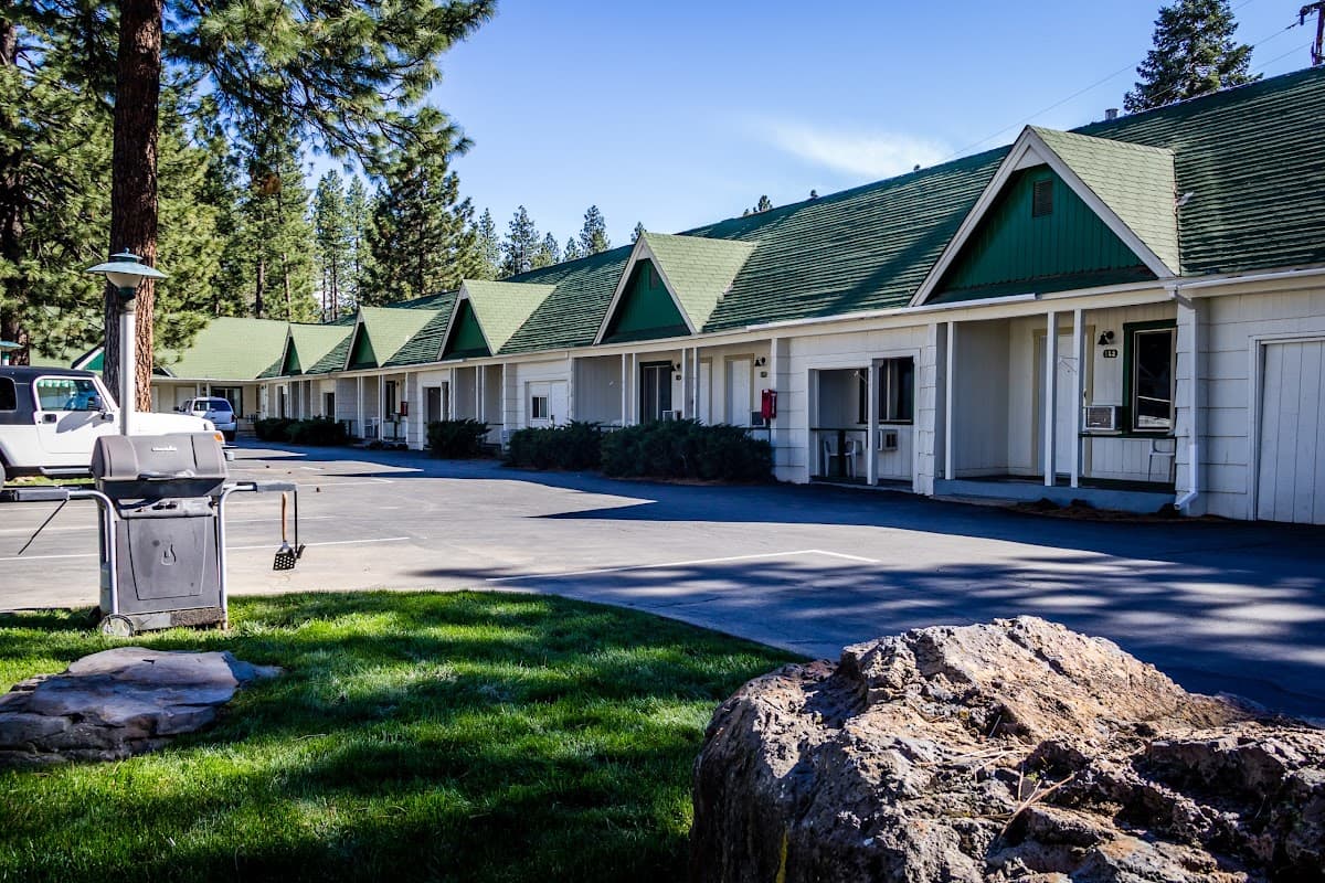 Green Gables Motel & Suites