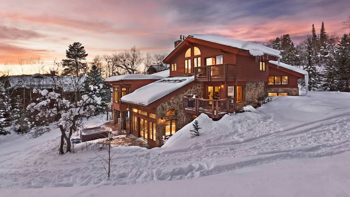 Trails Edge Lodge by Moving Mountains