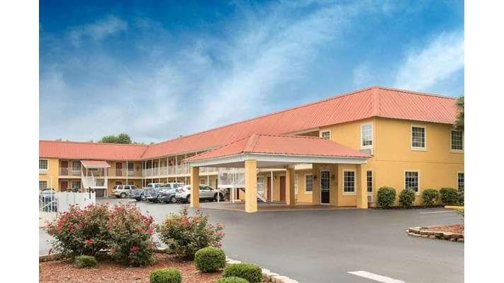 Days Inn by Wyndham Barnwell