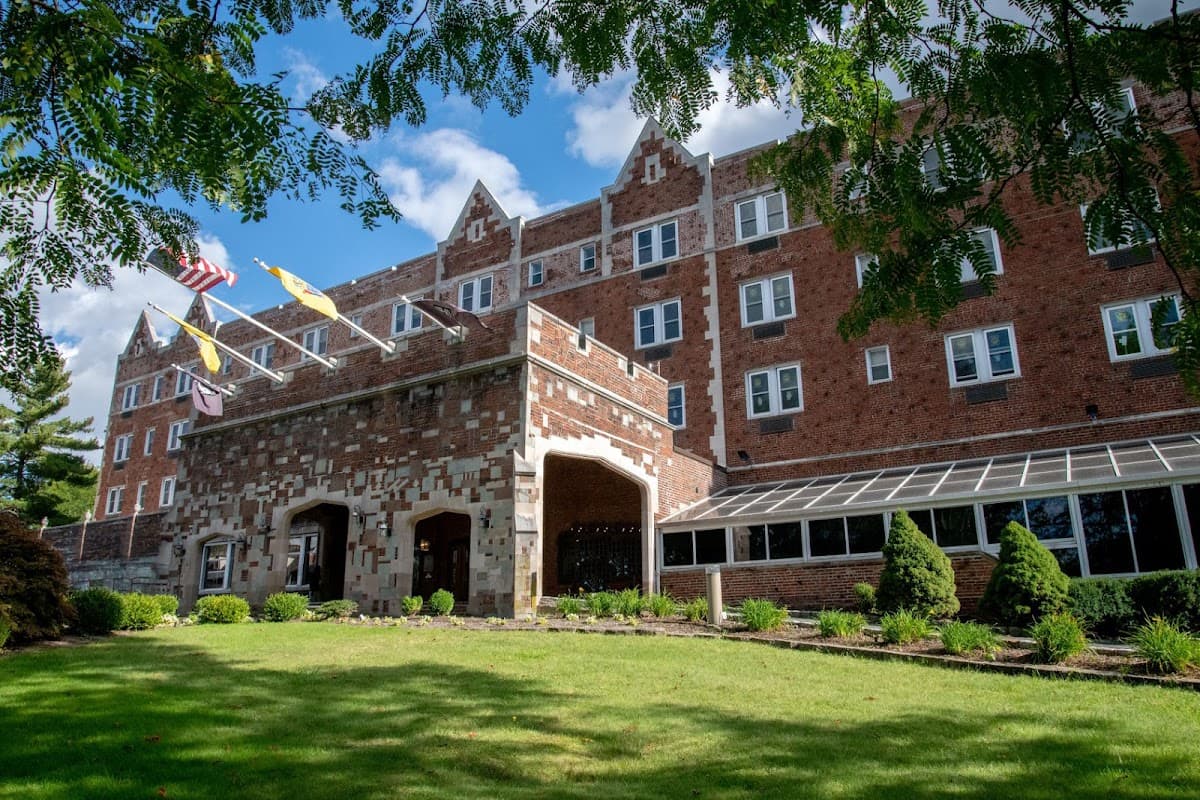 The Albion Summit Hotel
