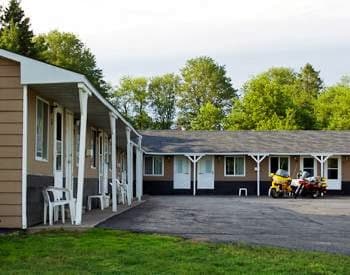 Hillcrest Motel & Cabins