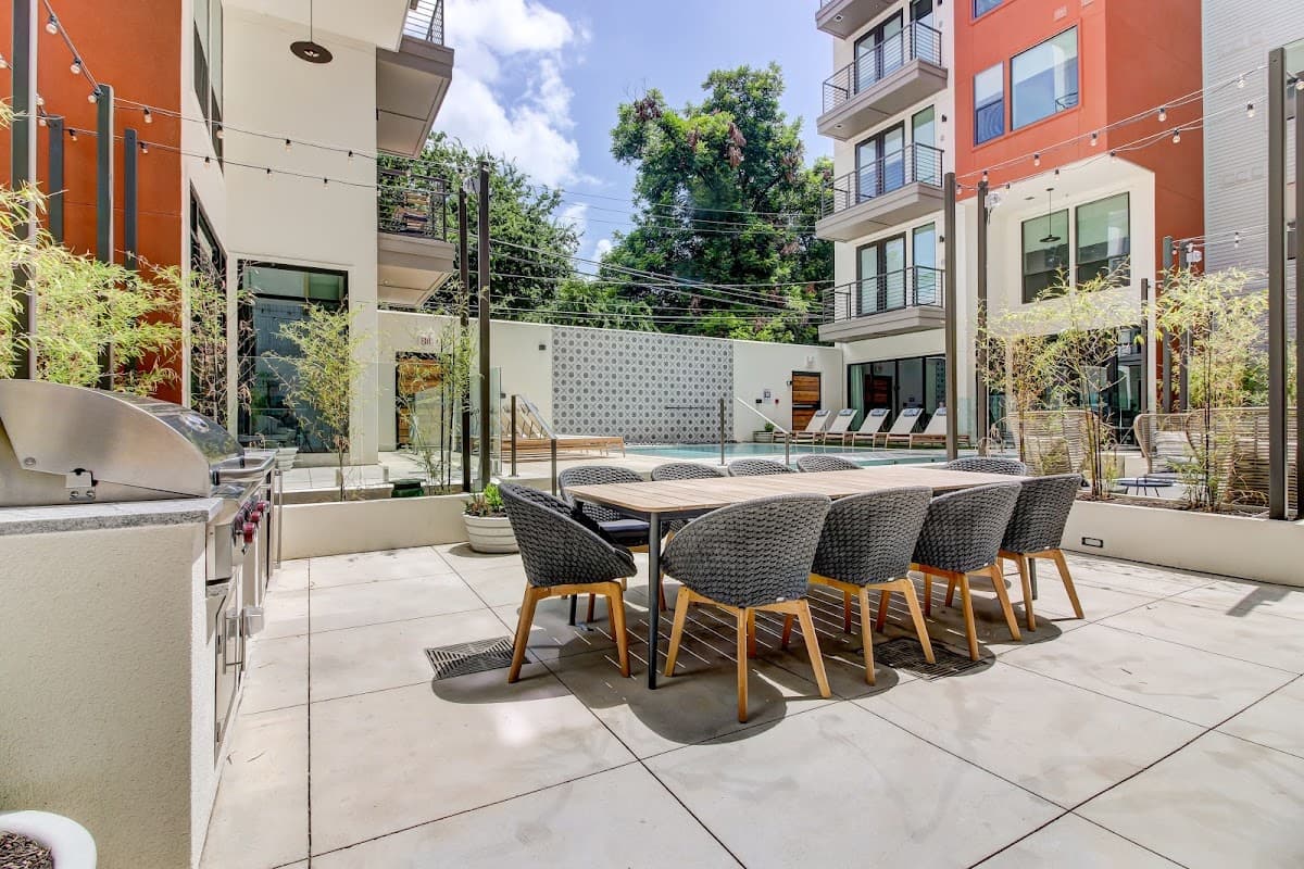 Sentral East Austin at 1614 E. Sixth | Austin Apartments