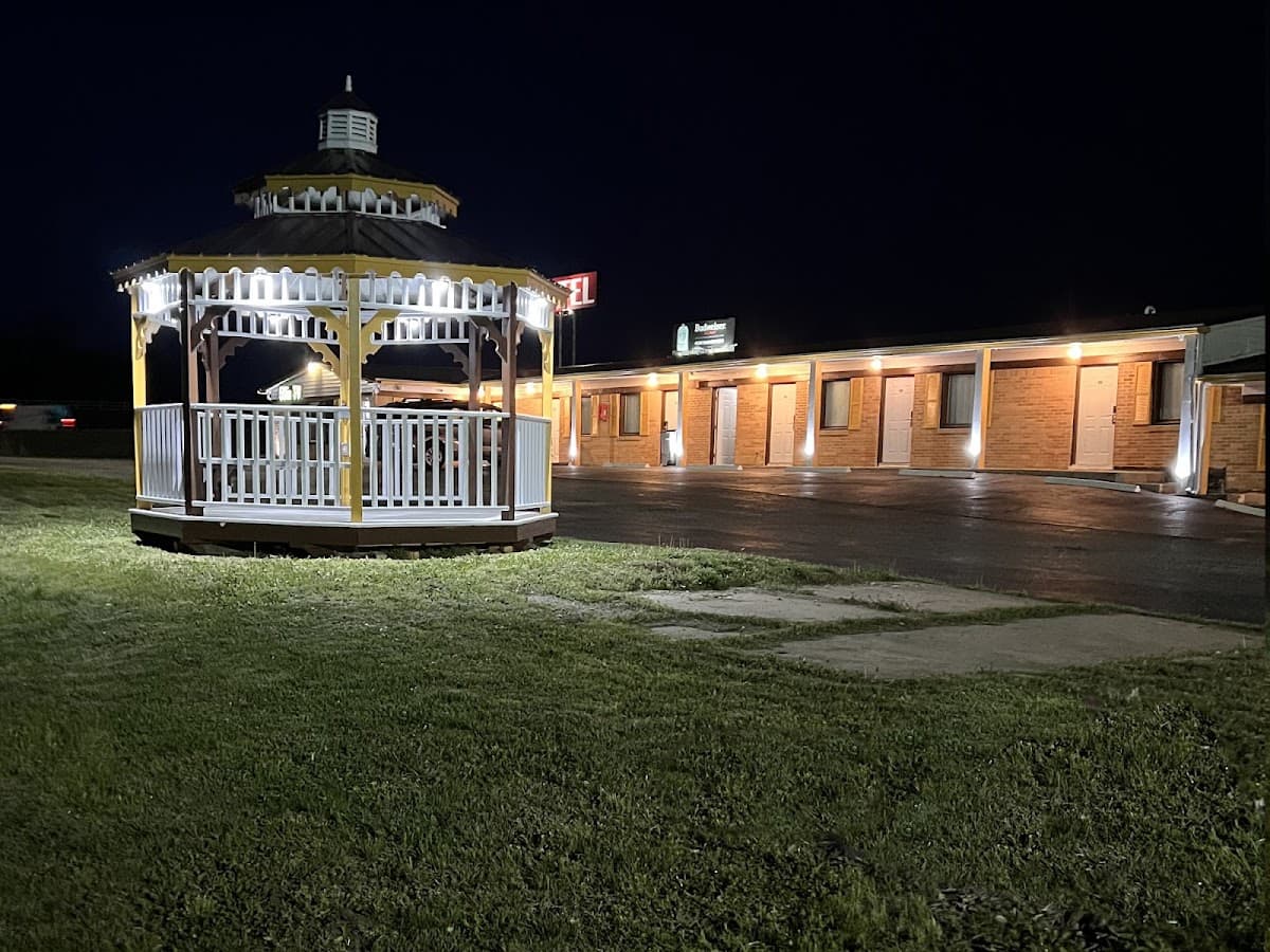 Laci's Country Inn