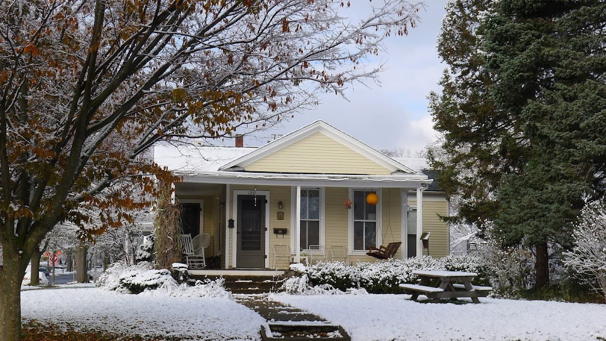The Himalayan Lodge, Short Term Rental, walk downtown, Ann Arbor, MI