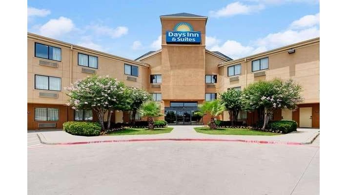 Days Inn & Suites by Wyndham DeSoto