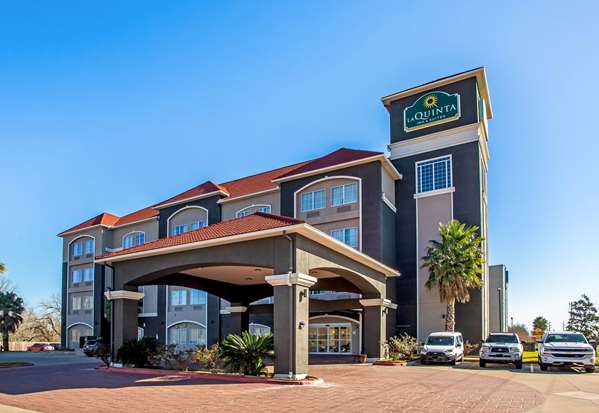 La Quinta Inn & Suites by Wyndham Columbus TX