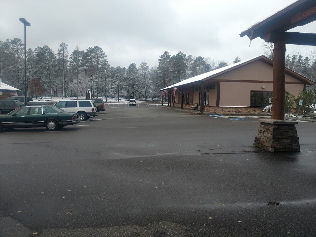 Pine Peaks Lodge and Suites