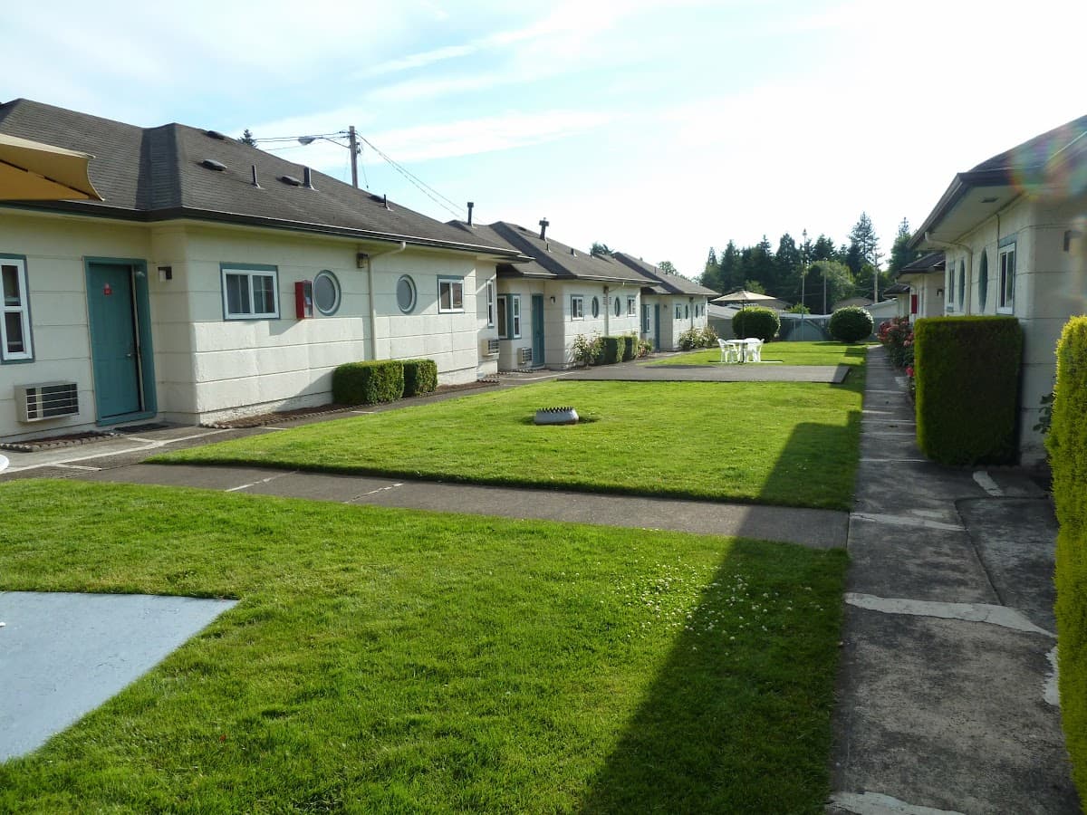 Budget Lodge Milwaukie Inn