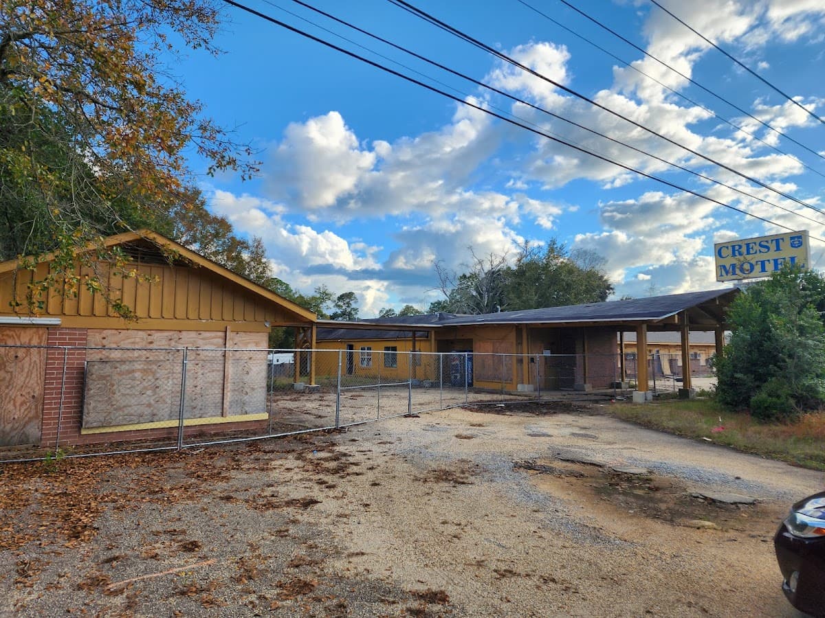 Crest Motel