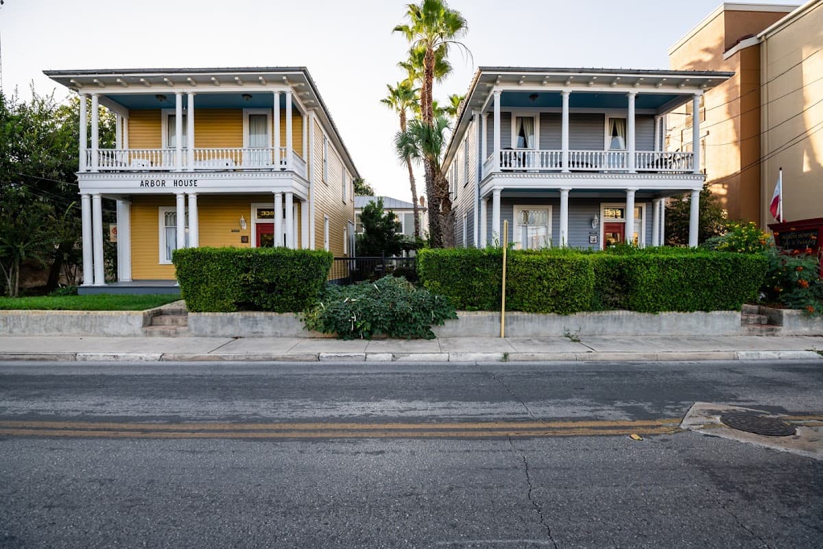Arbor House Suites