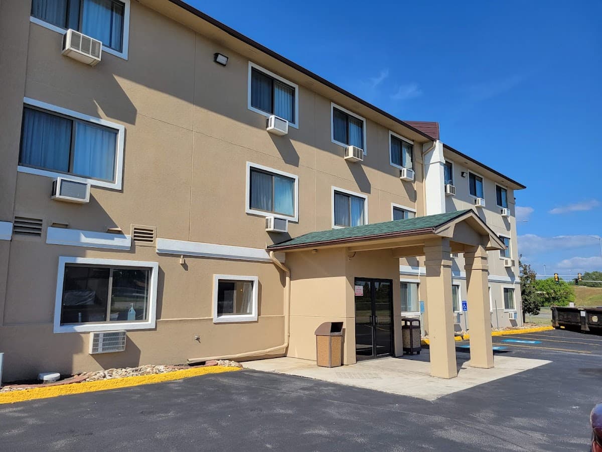 Boarders Inn & Suites by Cobblestone Hotels - Waterloo/Cedar Falls