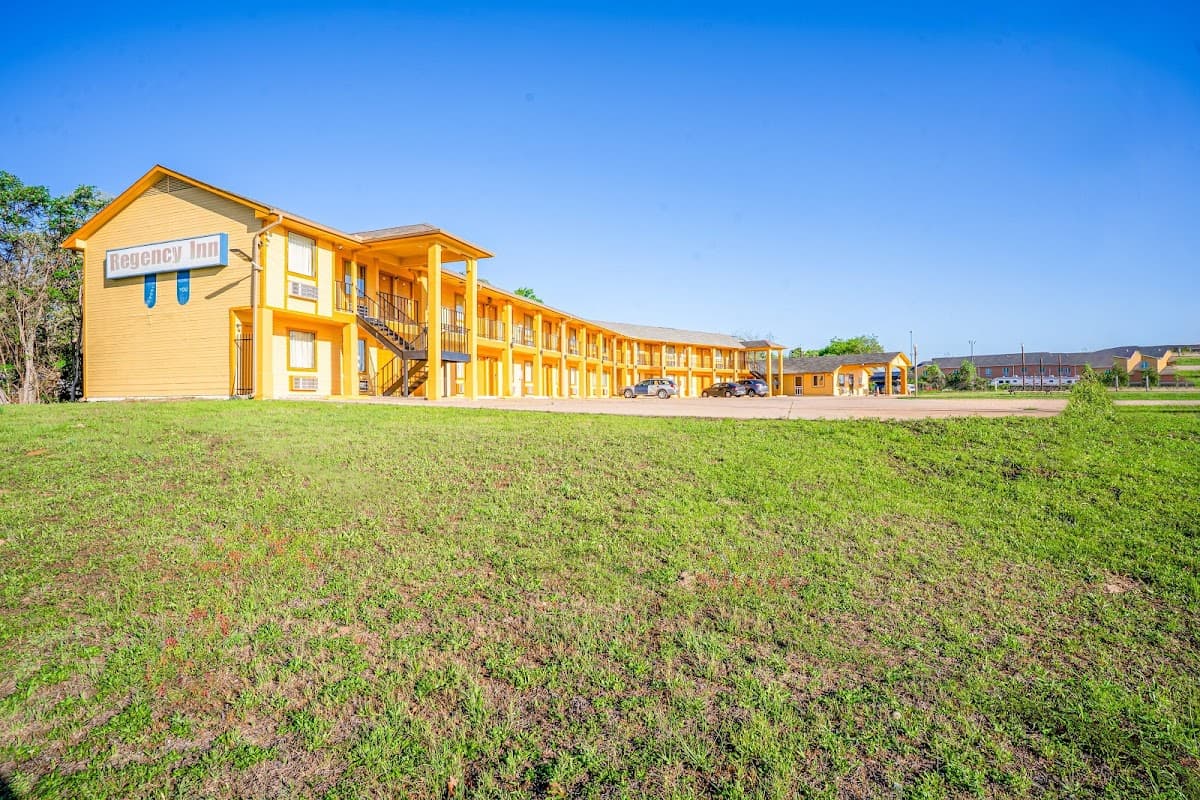 Regency Inn By OYO Rockdale TX