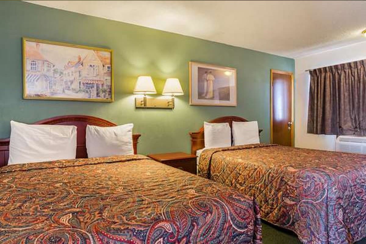 Wakeeney Motor Lodge