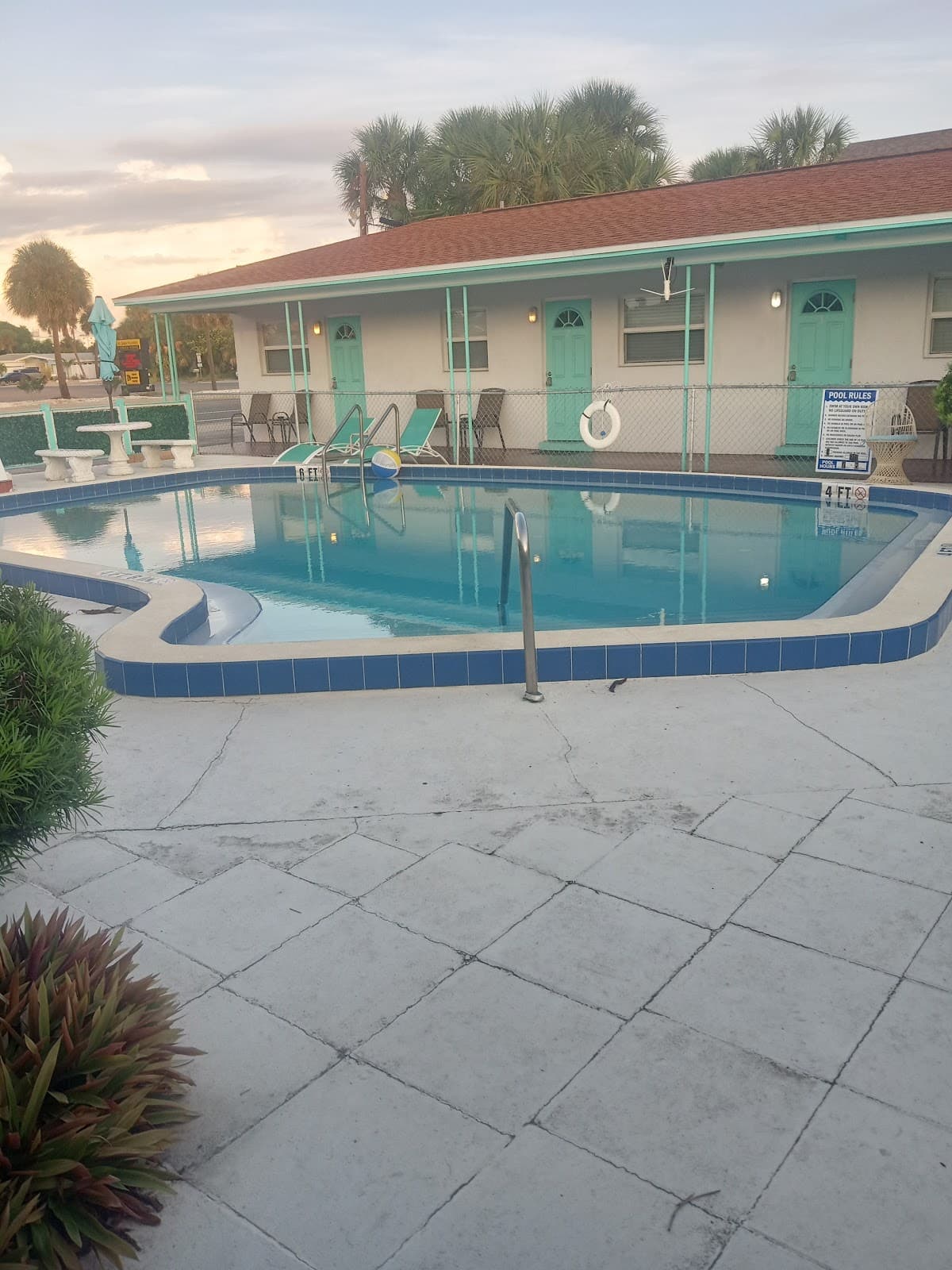 Sun Island Motel