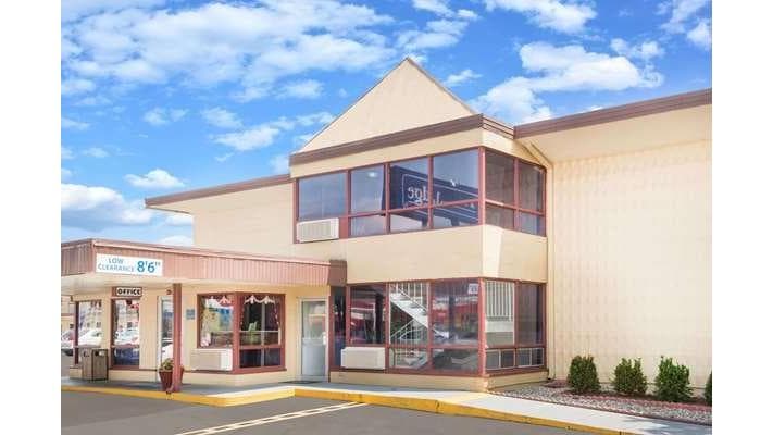 Travelodge by Wyndham Terre Haute