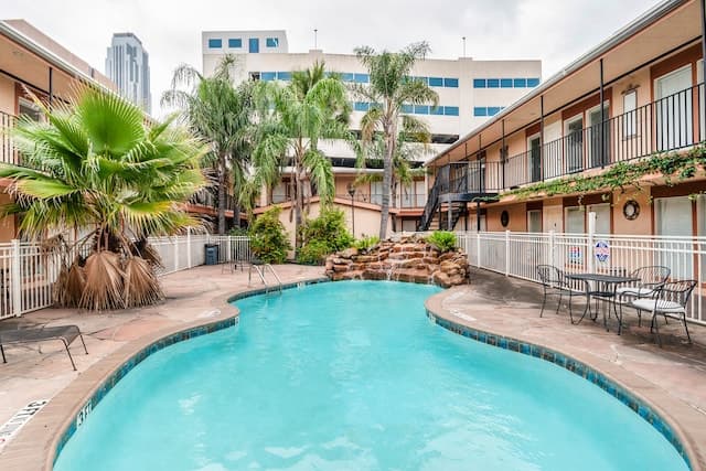 OYO Hotel & Apartments Houston Galleria