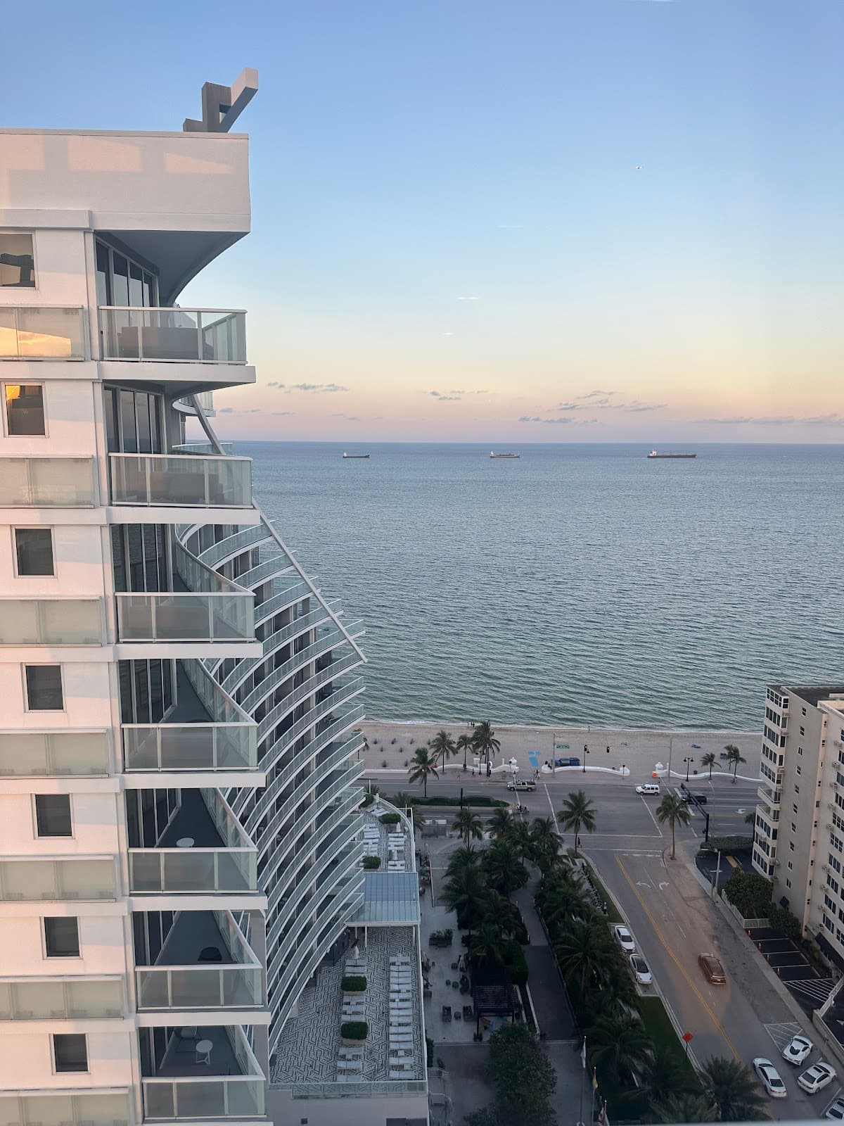 Modern Luxury Beach Hotel Large 2 Bedroom with Views 1707
