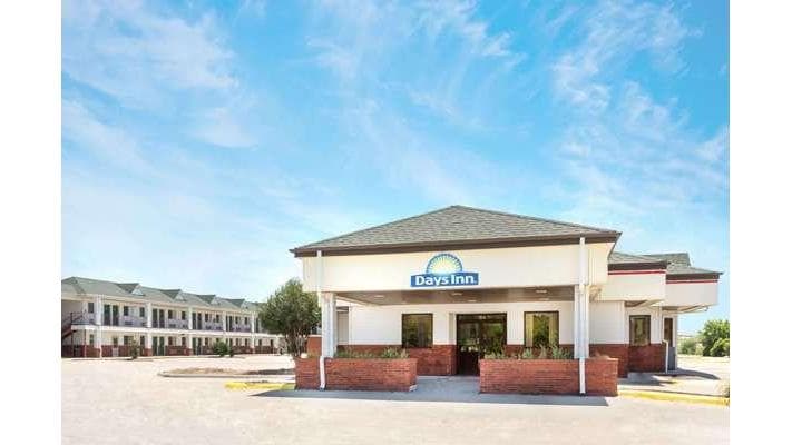 Days Inn by Wyndham Paxton