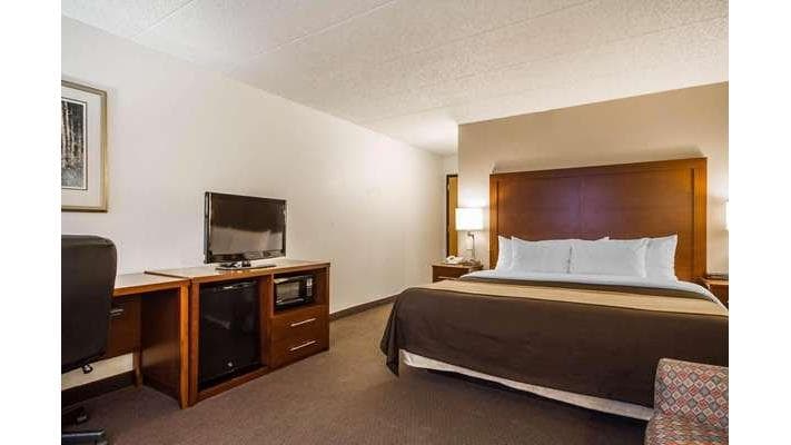Comfort Inn & Suites Madison - Airport