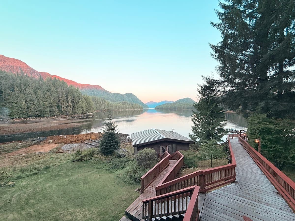Yes Bay Lodge