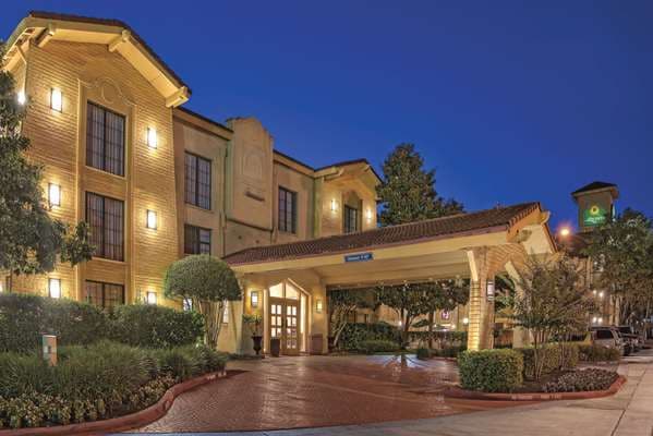 Super 8 by Wyndham The Woodlands North