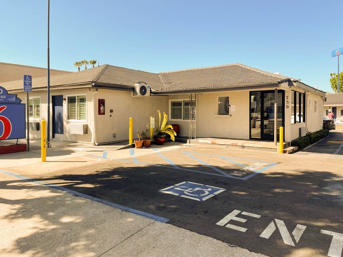 Motel 6 Tustin, CA – Orange County