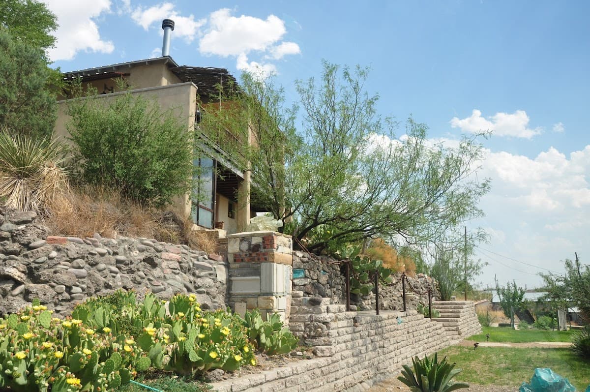 Marfa House on the Hill & Canteen