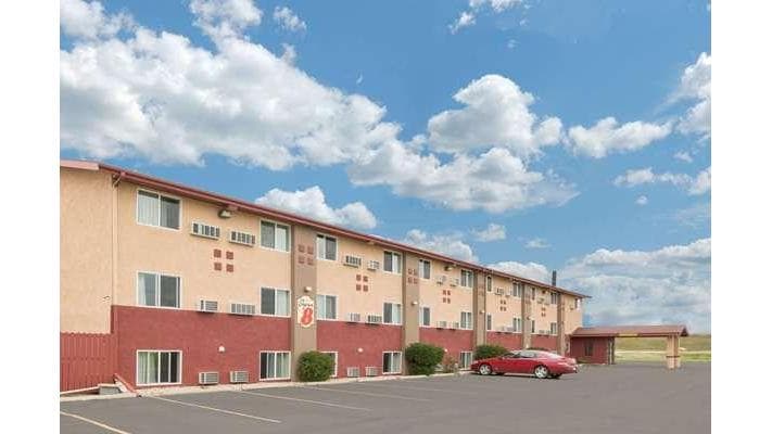 Super 8 by Wyndham Worthington Minnesota
