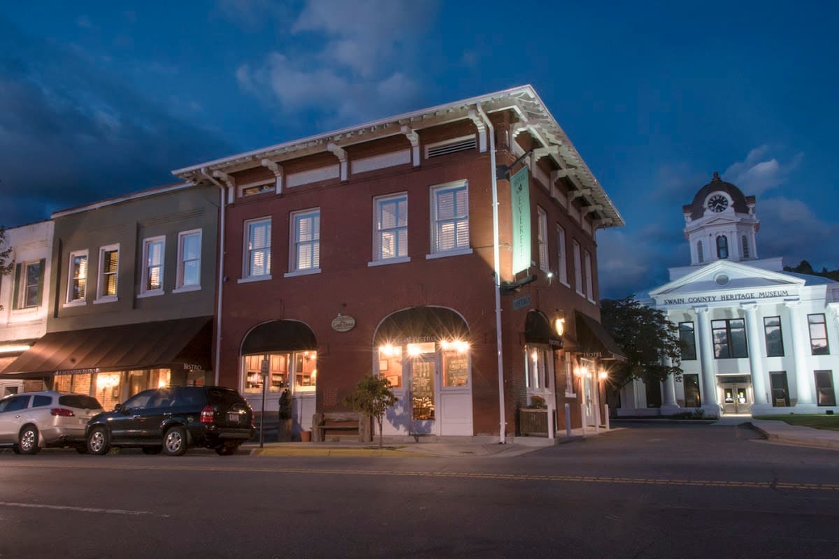 The Everett Hotel
