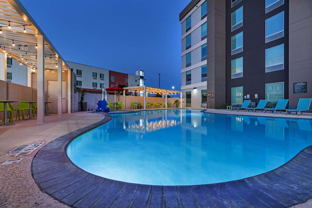 Tru by Hilton Laredo Airport