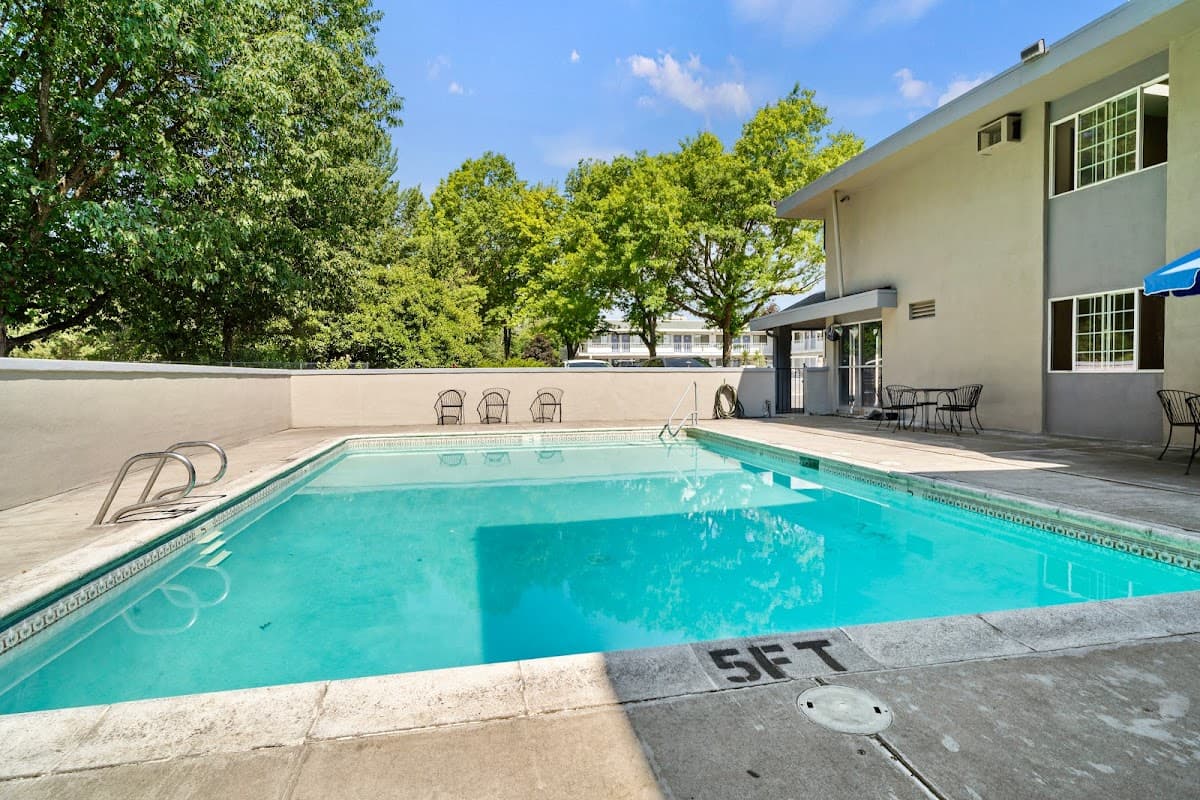 Travelers Inn Medford