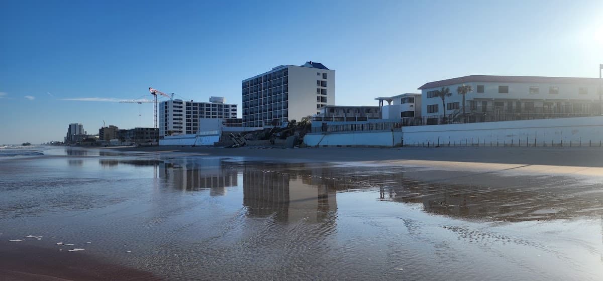 Tropical Winds Oceanfront Hotel