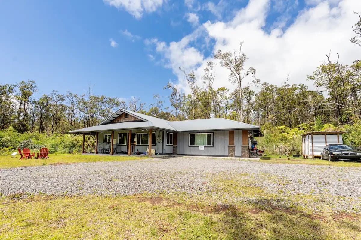 Cozy Volcanic Rainforest House