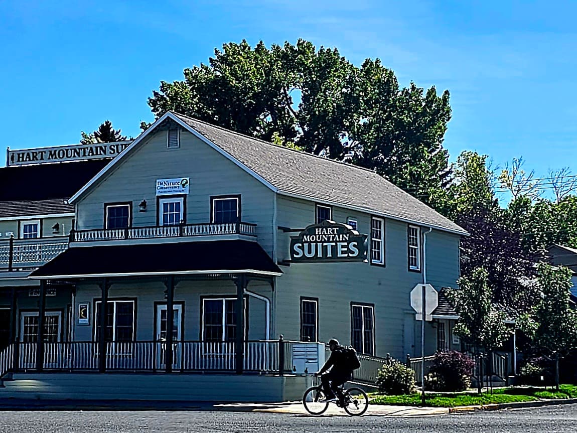 Hart Mountain Suites