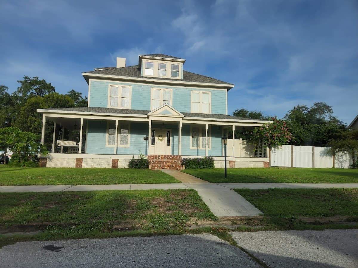 Three Oaks Motel