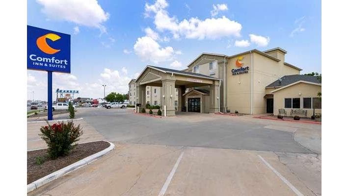 Comfort Inn & Suites Ponca City near Marland Mansion