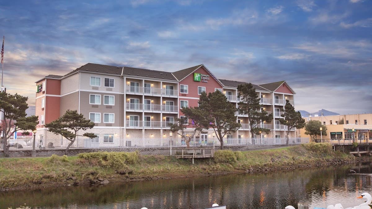 Holiday Inn Express & Suites Seaside-Convention Center
