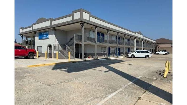 Days Inn by Wyndham Gonzales