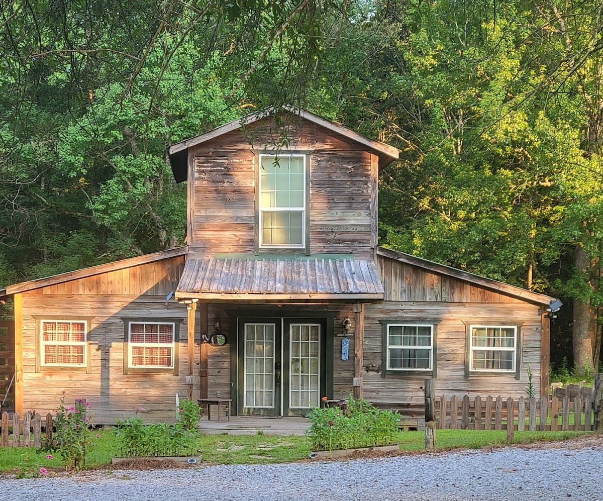 Magnolia Stables Bed and Breakfast
