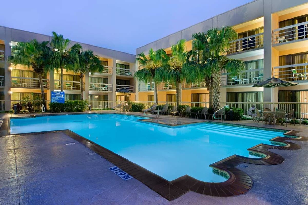 DoubleTree by Hilton Hotel Houston Hobby Airport