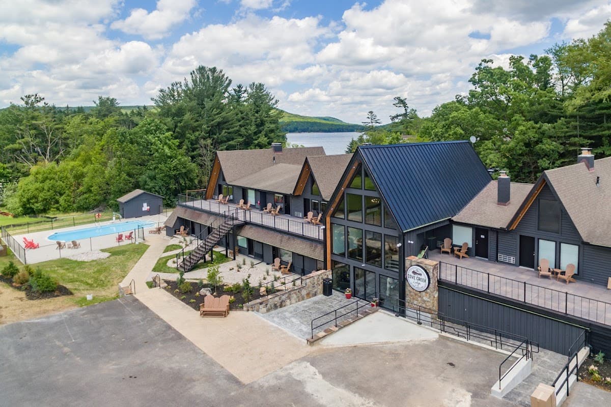 Cove Creek Lodge