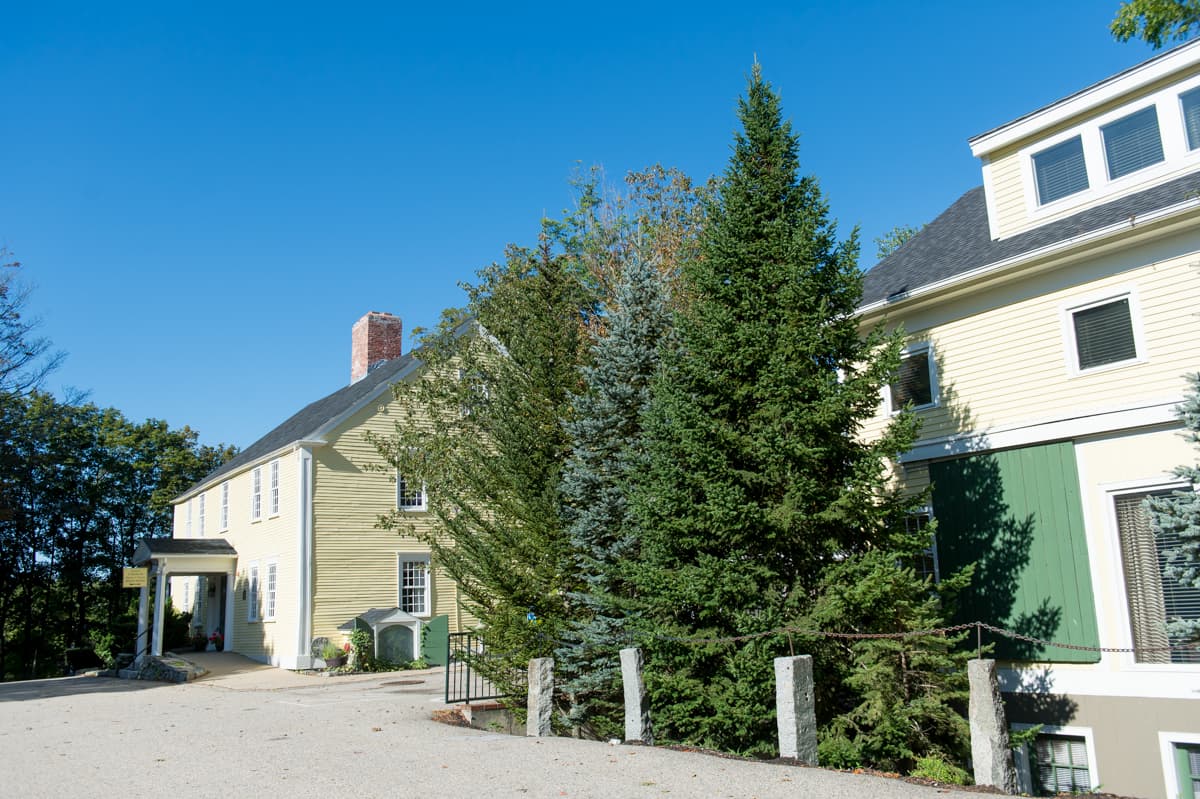 Three Chimneys Inn & Frost Sawyer Tavern
