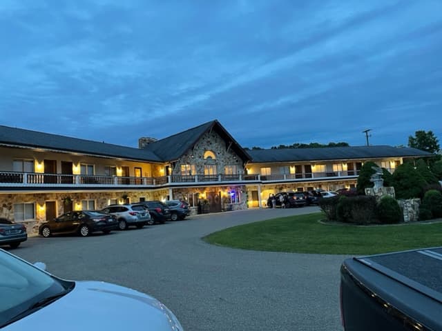 Guggisberg Swiss Inn-Ohio Amish Country