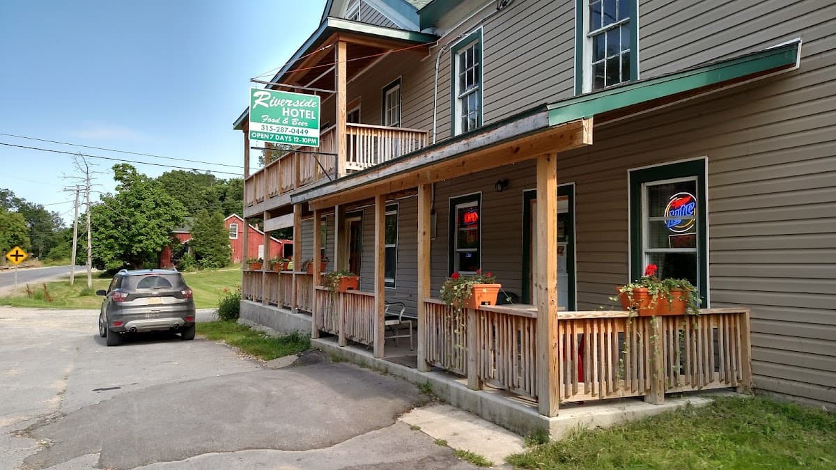 Riverside Hotel