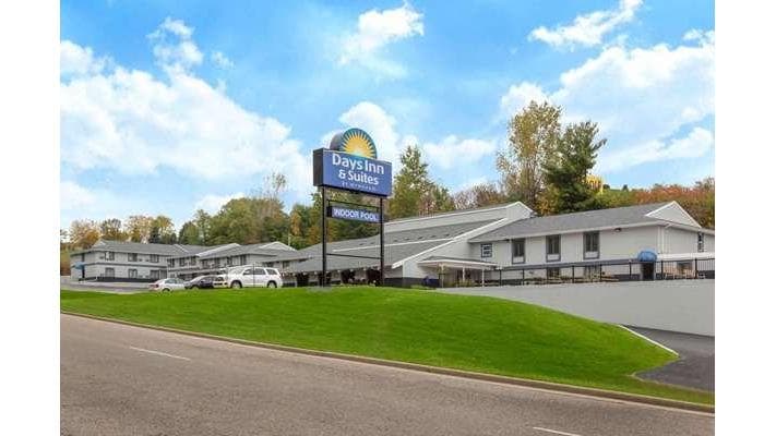 Days Inn & Suites by Wyndham Wisconsin Dells