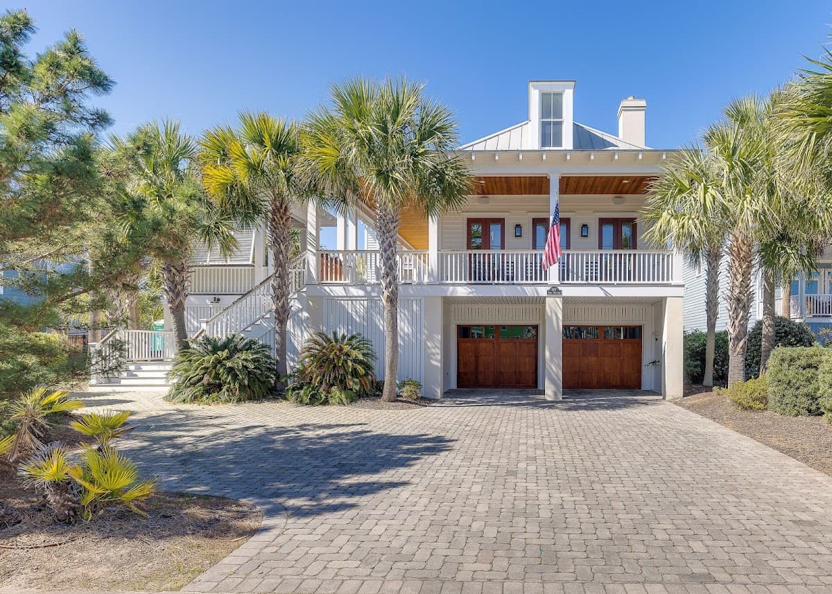 IOP Escapes The White House Vacation Rental 6 bedroom, pool, elevator