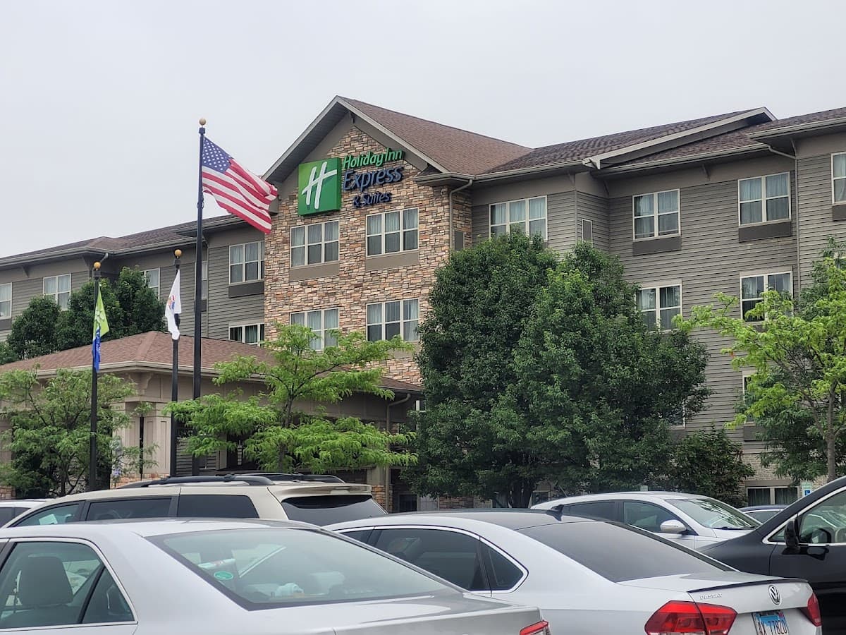 Holiday Inn Express & Suites Chicago West-Roselle by IHG