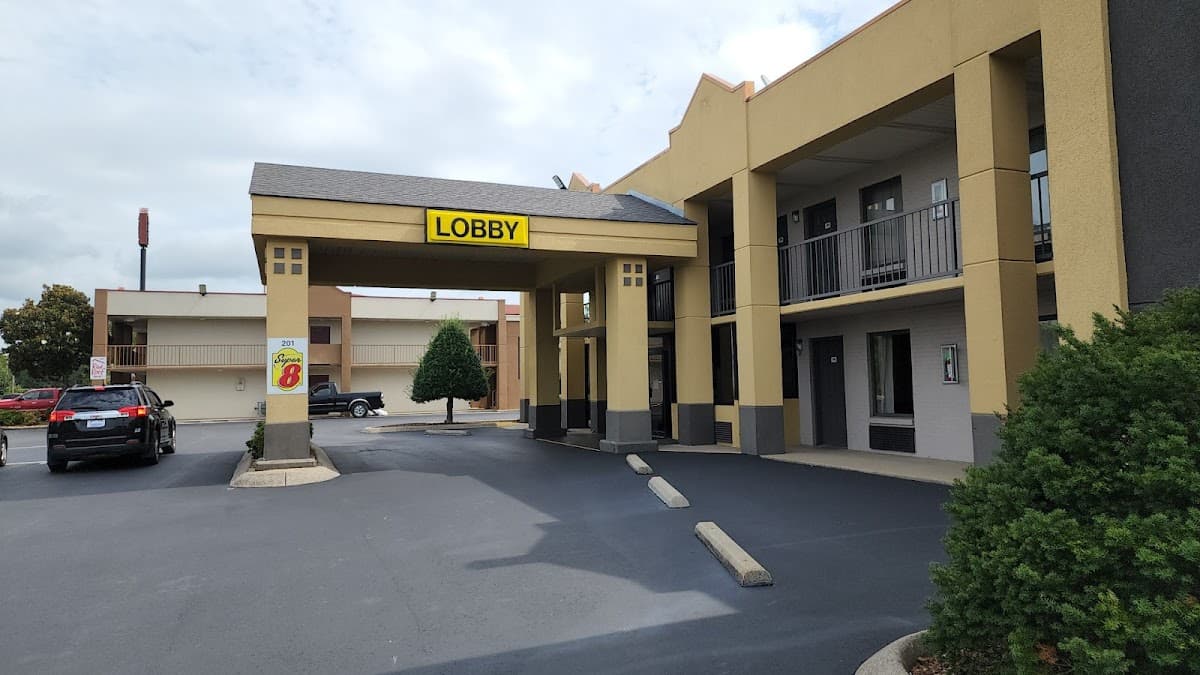 Super 8 by Wyndham Clarksville Northeast