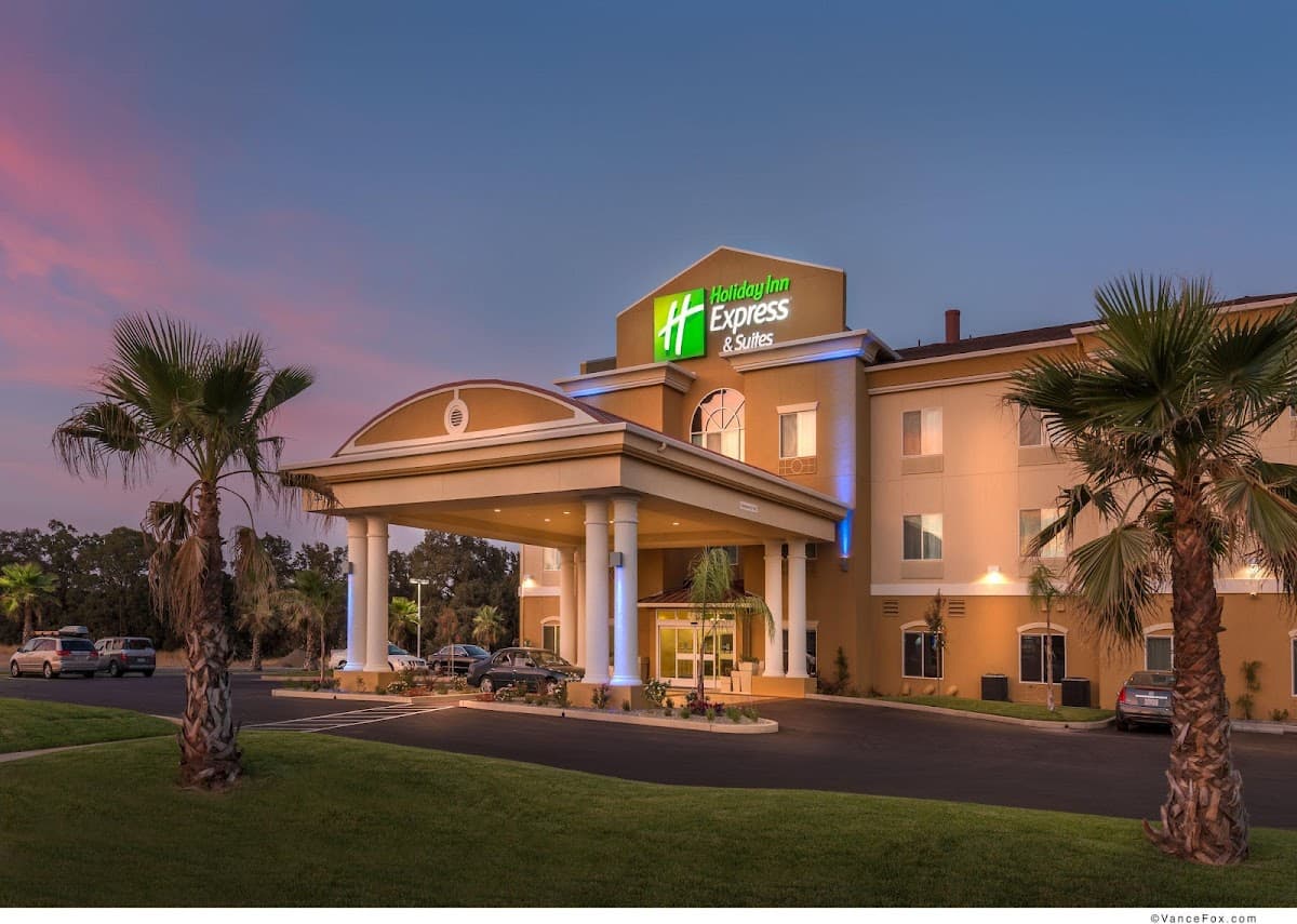Holiday Inn Express & Suites Red Bluff-South Redding Area by IHG