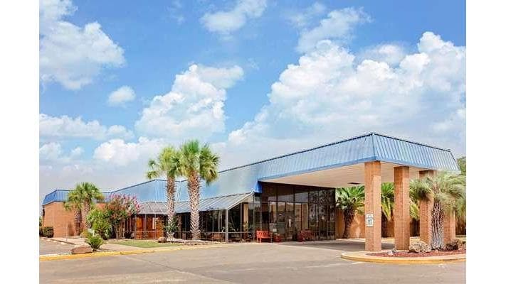 Days Inn by Wyndham Bay City